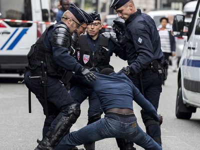 دادگاه پاریس پلیس را به علت رفتار تبعیض‌نژادی علیه رنگین‌پوستان محکوم کرد
