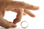 زن چگونه می تواند حق طلاق به دست آورد؟