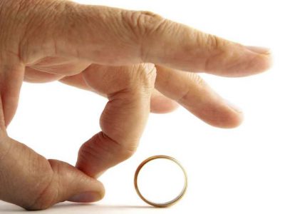 زن چگونه می تواند حق طلاق به دست آورد؟