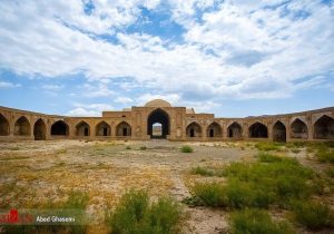 تحقق دستور رئیس قوه قضاییه در سفر به استان سمنان/ سند مالکیت کاروانسرای سمنان (زندان مرکزی سابق) به نام وزارت میراث فرهنگی صادر شد