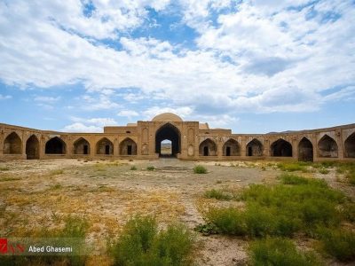 تحقق دستور رئیس قوه قضاییه در سفر به استان سمنان/ سند مالکیت کاروانسرای سمنان (زندان مرکزی سابق) به نام وزارت میراث فرهنگی صادر شد