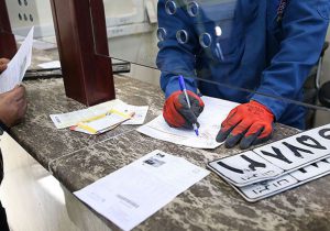 اخذ مالیات نقل و انتقال خودرو از از دفاتر اسناد به مراکز تعویض پلاک محول شد