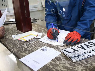 اخذ مالیات نقل و انتقال خودرو از از دفاتر اسناد به مراکز تعویض پلاک محول شد