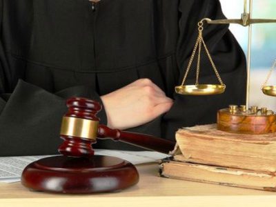 آزمون وکالت برای قضات؛ آری یا خیر؟ / ۲ شرط پیشنهادی برای اعطای پروانه وکالت به قضات