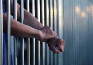 سهیم شدن دانش آموزان یک دبیرستان در آزادی چهار زندانی