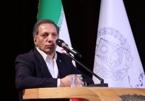 ادیب، رئیس کانون وکلای اصفهان: وکالت حرفه‌ای است که در قلب نظام عدالت قرار دارد   