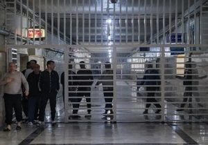 ۸۵ معلم ایرانی به علت بدهی در زندان هستند