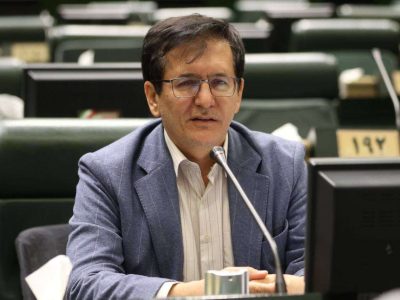 عثمان سالاری، نایب رئیس دوم کمیسیون حقوقی مجلس: اخذ تلفن همراه و تفتیش بدنی وکلا اقدام مناسبی نیست و نیاز به بازنگری دارد