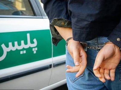 روایت دادستان فارس از قتل ۴ نفر در خیابانی در شیراز:  جوانی که ظاهراً از کسبه خیابان منوچهری شیراز است وارد ساختمان در حال ساختی در نزدیکی محل کسب خود شده و ضمن درگیری با سلاح سرد کارگر ساختمان را مضروب می‌کند / ضارب در ادامه با ورود به منزل دیگری ابتدا صاحب‌خانه که پیرمردی حدوداً ۶۰ ساله بود را به همراه همسر وی را به قتل می‌رساند / قاتل همچنین در حین خروج از منزل ۲ نفر دیگر از عابران را نیز مضروب کرد