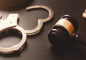 بازداشت کارچاق‌کن مدعی نفوذ در دستگاه قضایی در مسجدسلیمان