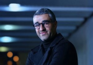 وکیل پرونده پژمان جمشیدی: قرار بازداشت موقت به قرار وثیقه تبدیل شد / این پرونده اوایل امسال مطرح شده بود / او هنوز آزاد نشده است / خواهر جمشیدی: تا ساعت آینده برادرم آزاد خواهد شد