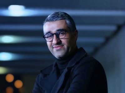 وکیل پرونده پژمان جمشیدی: قرار بازداشت موقت به قرار وثیقه تبدیل شد / این پرونده اوایل امسال مطرح شده بود / او هنوز آزاد نشده است / خواهر جمشیدی: تا ساعت آینده برادرم آزاد خواهد شد