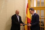 اهدای لوح یادبود صلح و دوستی کانون وکلای مرکز به سفیر اسپانیا در ایران