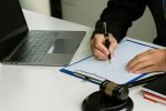 لوله‌بازکنی یا وکالت دادگستری؟   