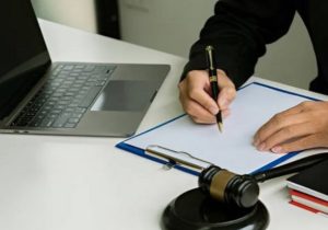 لولهبازکنی یا وکالت دادگستری؟