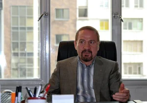 یک وکیل دادگستری: امروزه وکلا با انواع مشکلات در محیط‌های قضایی و همچنین فشارهای ساختاری و صنفی مواجهند/ بحران‌های معیشتی وکلای جوان و کارآموزان را تحت فشار قرار داده