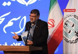 عبدلیان‌پور، رئیس مرکز وکلا قوه قضائیه خبر داد: طراحی لباس حرفه‌ای جدید برای وکلای مرکز    