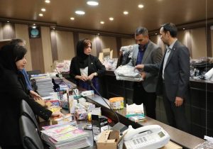 همزمان با آغاز سال تحصیلی؛ توزیع ۲۰۰ بسته لوازم‌التحریر میان نیازمندان توسط کانون وکلای دادگستری همدان   